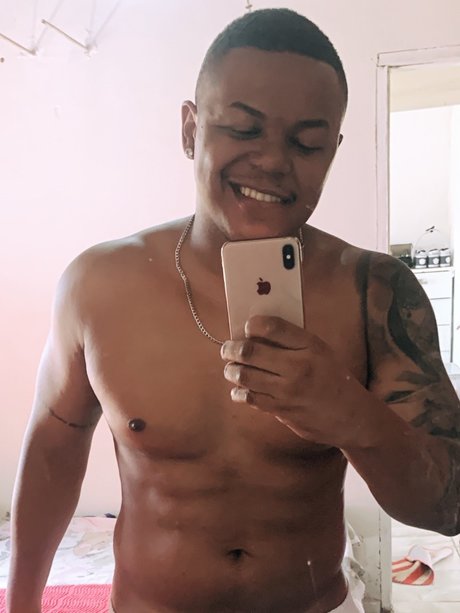 MC Denner James model heiße bild