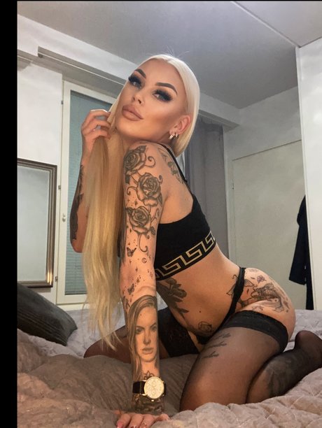 Micaelamonica model bilder