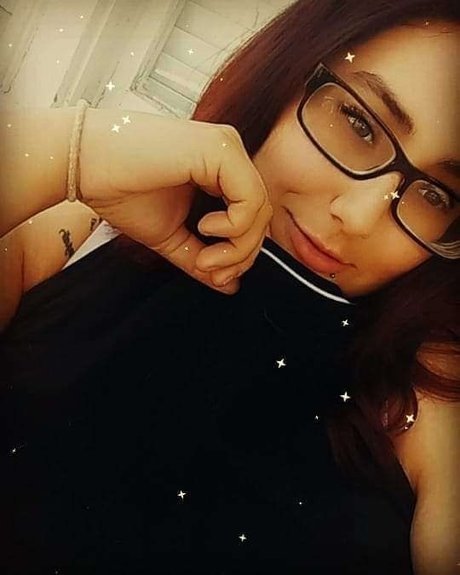 Amber Cloud model kunst galerien