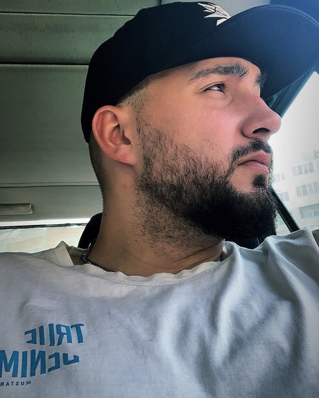 MsevenK Tachkov nackt erwachsene bild