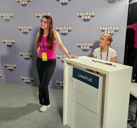 teen lesben onlyfans top akt bild