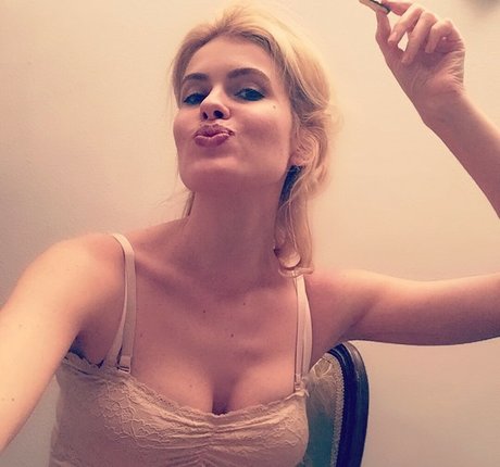 amateur-rothaarige onlyfans exklusive hübsche galerie