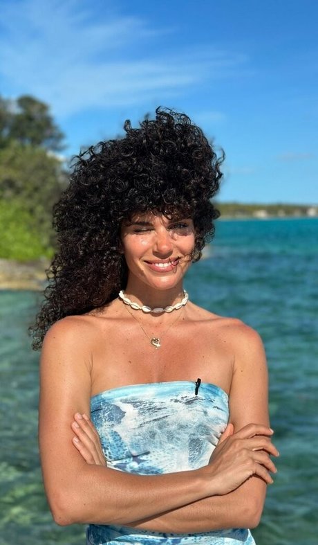 Ariadna Hafez model nackten foto