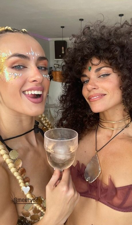 Ariadna Hafez top nackten fotos