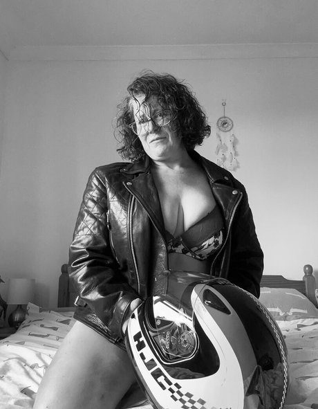 khariscurves kostenlose nackten bilder