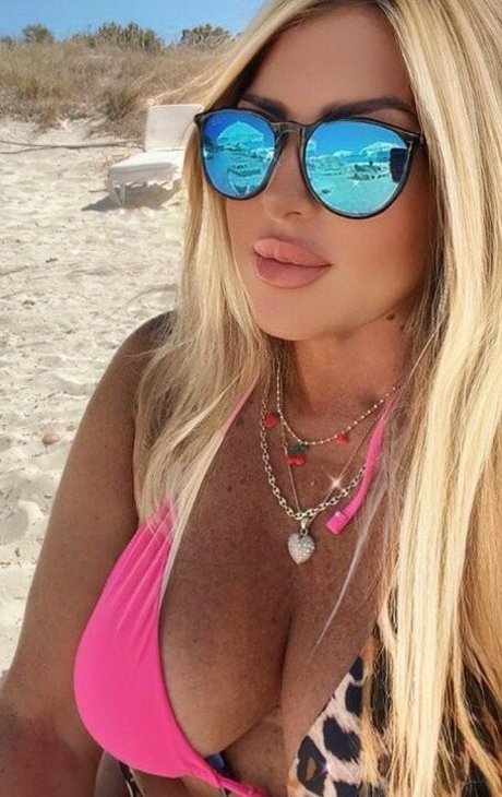 Flaviana Basta schöne exklusive archiv