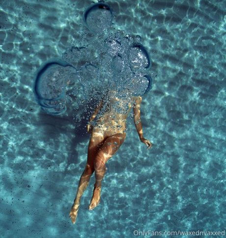 waxednvaxxed top nacktheit foto