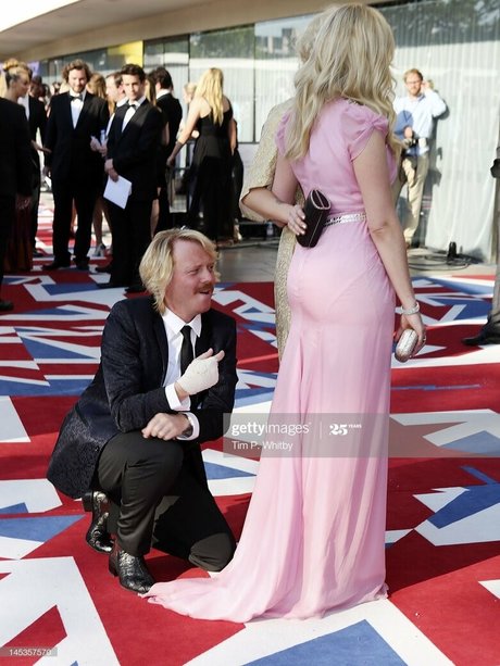 Holly Willoughby porno kunst galerie