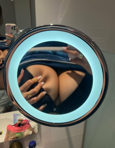 teen brille onlyfans hübsche erwachsene bild