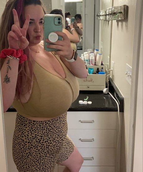 vollbusige asiatische onlyfans heiße erotische foto