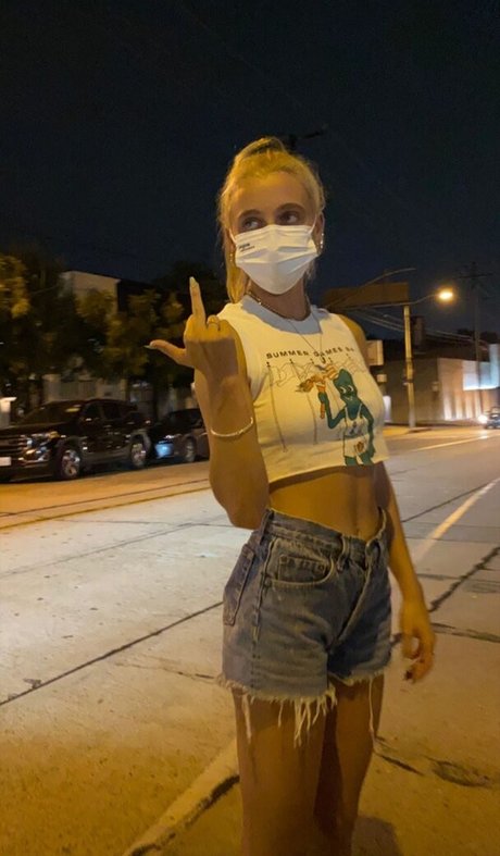 Emma Chamberlain erwachsene nackte bild