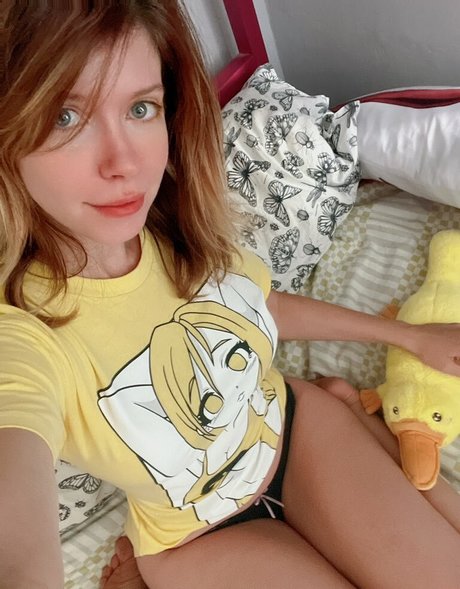 CaterpillarCos schauspielerin akt fotos