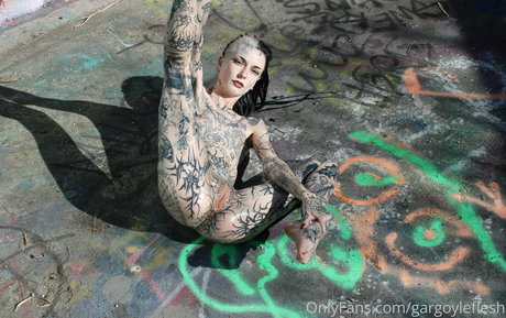 babyskeleton pornostar nackten foto