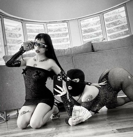 Belenegri erwachsene nackte archiv