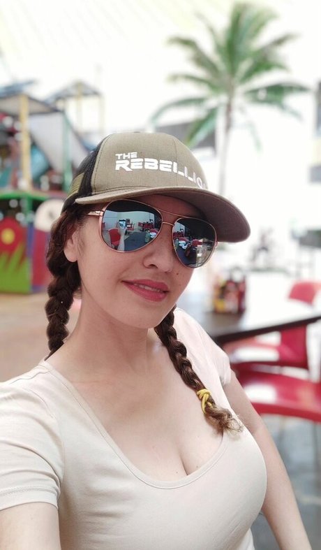 Nina Infinity model nacktheit foto