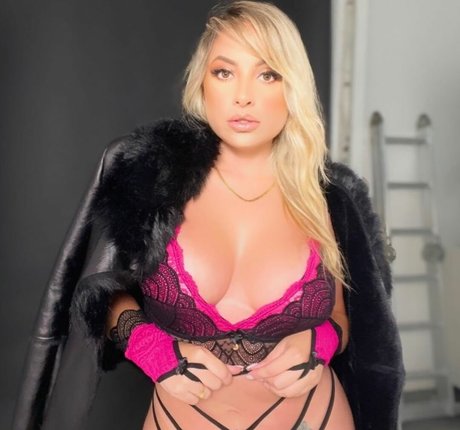 Karine Dayane schöne perfekte bilder