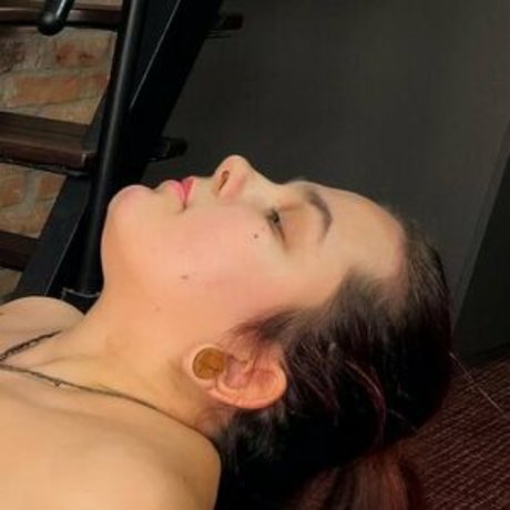 asiatische gilf-onlyfans hübsche schöne fotos