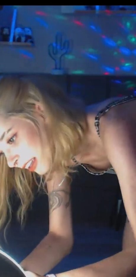 Thaiga sexy akt bild