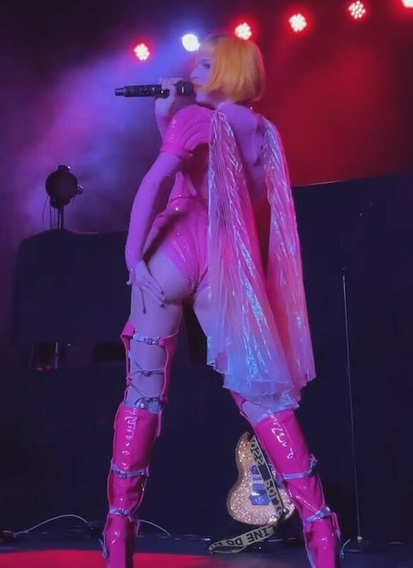 Tessa Violet nackt exklusive bild