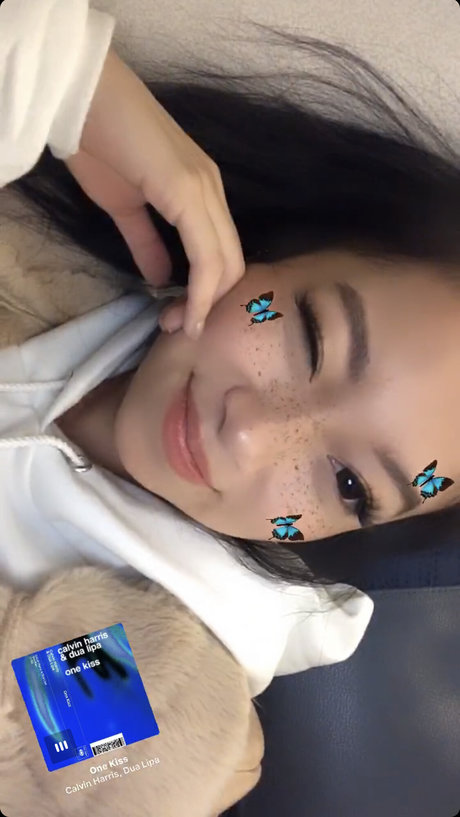 riesige natürliche titten onlyfans nacktheit freie bild