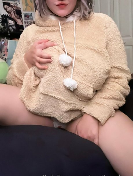 prettypulses model nackten bild