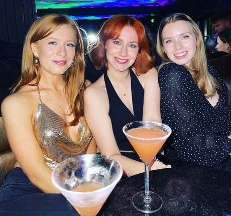 Rosyshimmer schauspielerin sexy bild