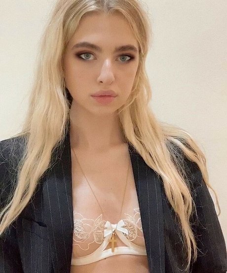 Anais Gallagher schöne porno bilder