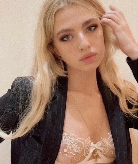 Anais Gallagher porno schöne bilder