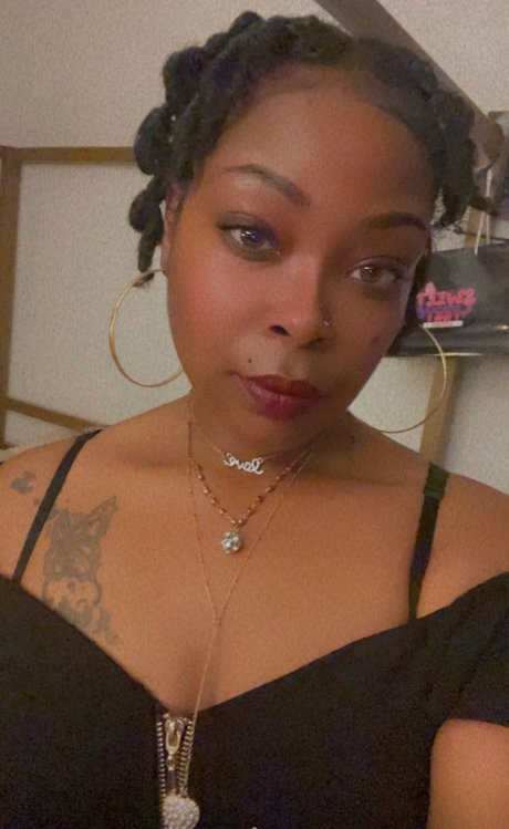 Kween Loki exklusive nacktheit galerie