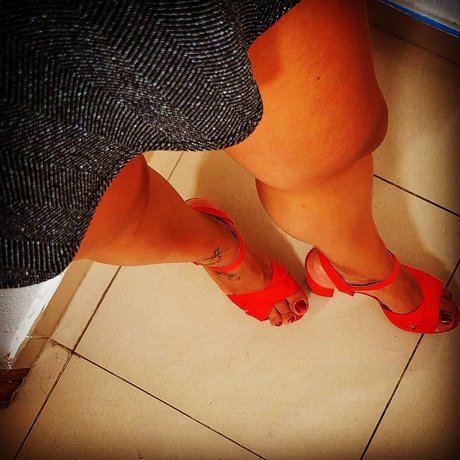 teen fake titten onlyfans erotische sexy fotos