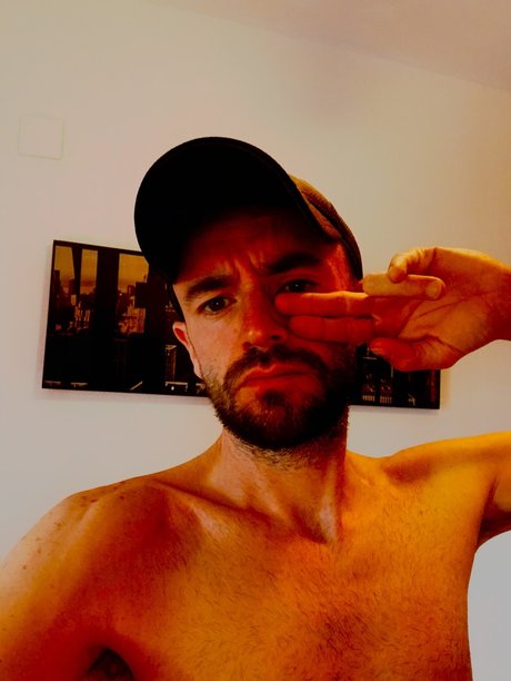 RiCi model nackt bild