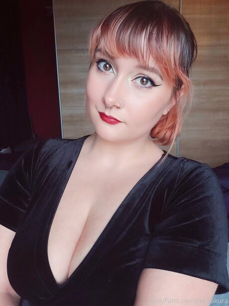 Rei Sakura nackt nette bild