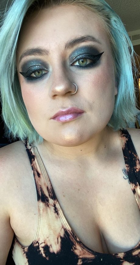 Red Willow model nackten fotos