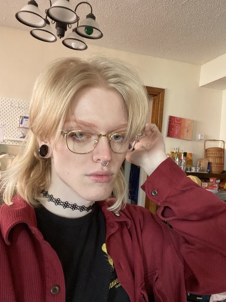 Olympia Bong model sex bilder