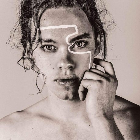 Logan Black nackt akt galerien