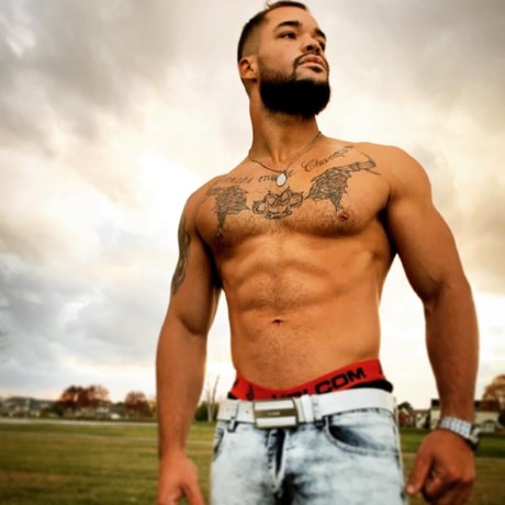 Romeo enjewelyet nackt sex fotos