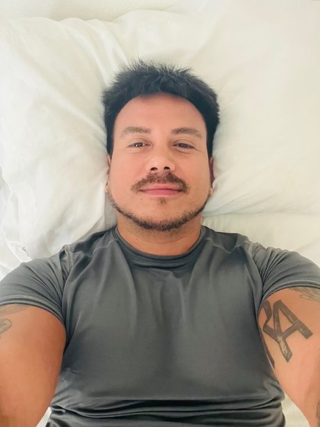 Roi Pineda nackt kostenlose foto