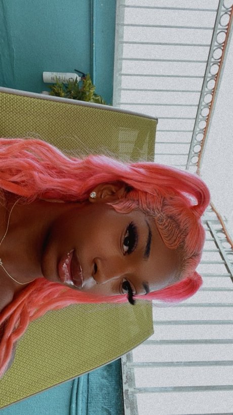 Bambii Dollazz model heiße fotos