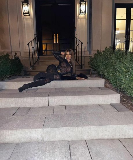 Amelia Maltepe kunst heiße galerie