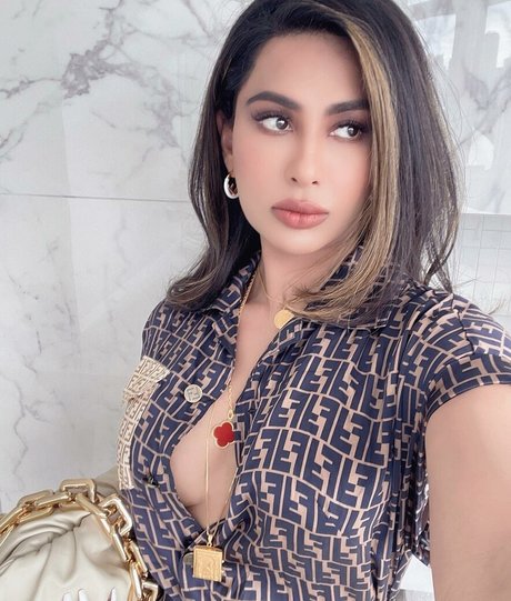 Amelia Maltepe pornostar freie foto