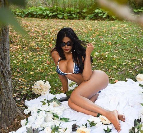 Amelia Maltepe hd nackten fotos