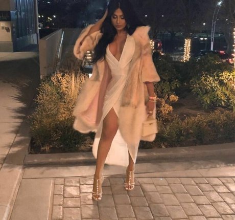 Amelia Maltepe kunst pornografische galerie