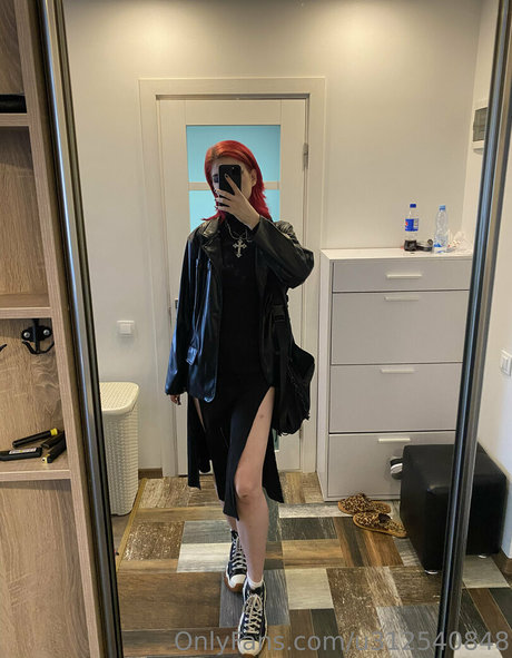 sportliche blonde onlyfans nackt kunst archiv