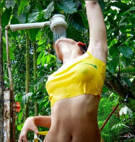 Lana Santhos nacktheit kostenlose foto