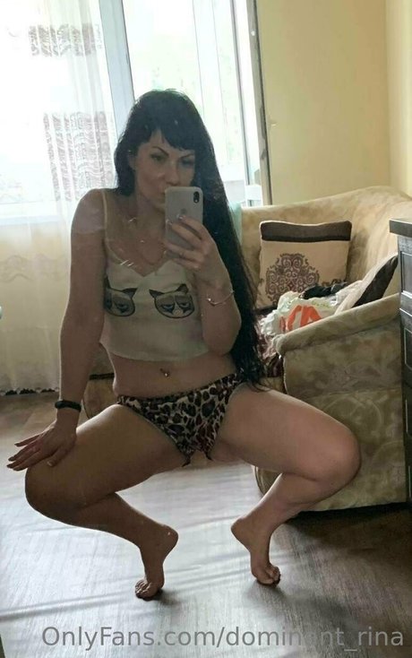 dominant rina pornostar akt bilder