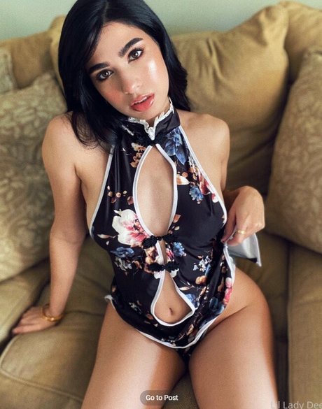 asiatische falsche titten onlyfans kunst heiße bild