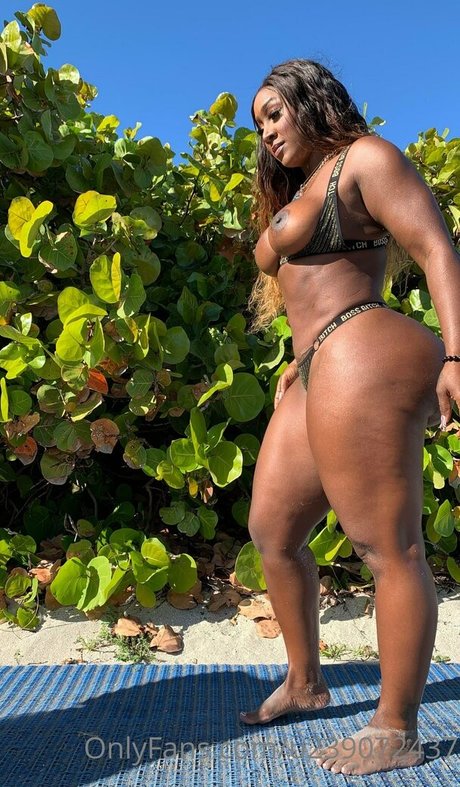 Chanya The Body hübsche nackte galerien