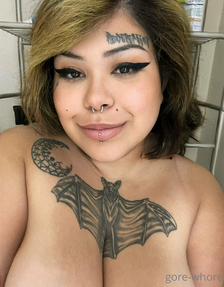 gore whore sexy nackte fotos