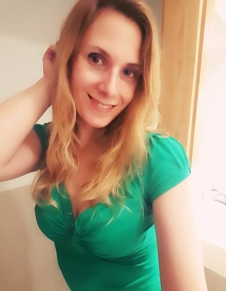 ellyedelweiss nackt schöne bild