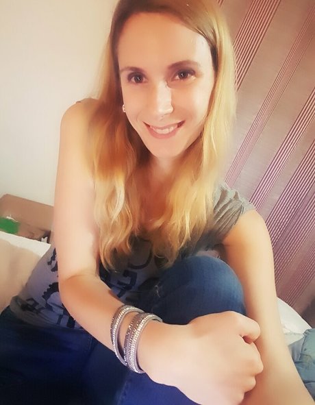 ellyedelweiss model nacktheit archiv